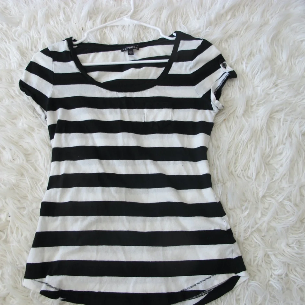 Express Women's casual Short Sleeve Shirt Top Size Small black white EUC - Picture 6 of 8